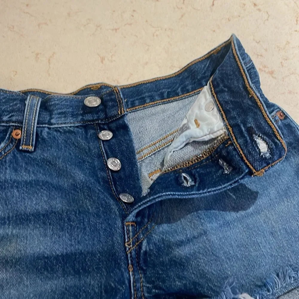 Levi’s short cutoff frayed denim shorts button fly SZ /4